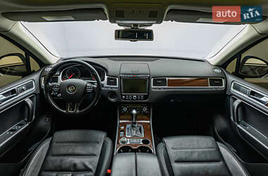 Внедорожник / Кроссовер Volkswagen Touareg 2015 в 