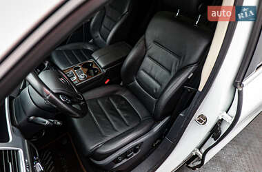 Внедорожник / Кроссовер Volkswagen Touareg 2015 в 