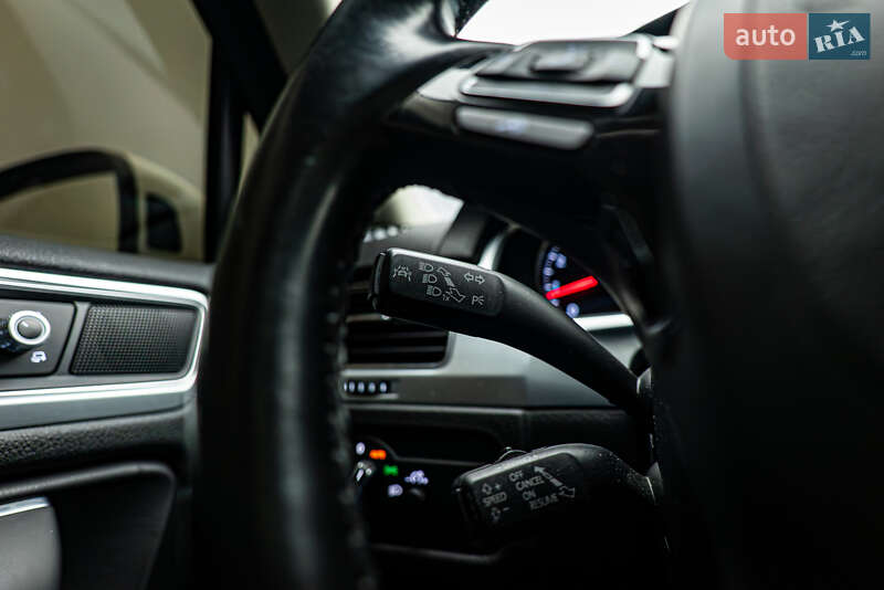 Внедорожник / Кроссовер Volkswagen Touareg 2015 в Киеве