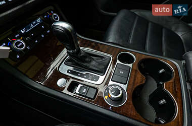 Внедорожник / Кроссовер Volkswagen Touareg 2015 в 