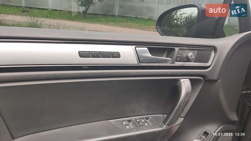 Внедорожник / Кроссовер Volkswagen Touareg 2016 в Нежине