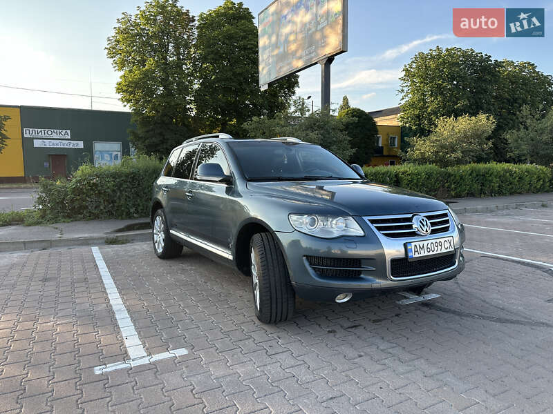 Внедорожник / Кроссовер Volkswagen Touareg 2009 в Житомире
