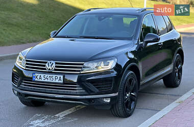 Позашляховик / Кросовер Volkswagen Touareg 2016 в Києві