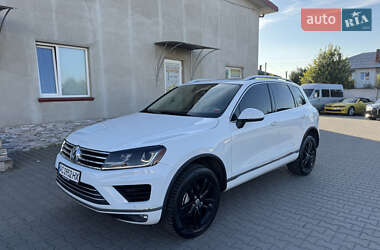 Внедорожник / Кроссовер Volkswagen Touareg 2015 в Луцке
