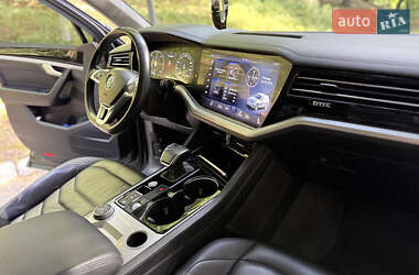 Внедорожник / Кроссовер Volkswagen Touareg 2019 в 