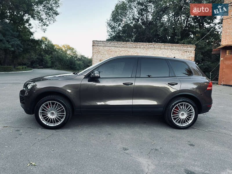 Позашляховик / Кросовер Volkswagen Touareg 2010 в Вінниці