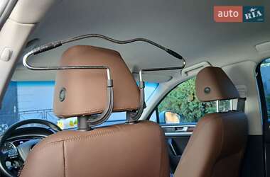 Внедорожник / Кроссовер Volkswagen Touareg 2012 в 
