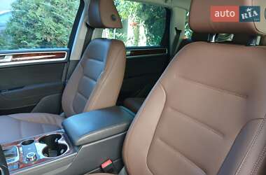 Внедорожник / Кроссовер Volkswagen Touareg 2012 в 