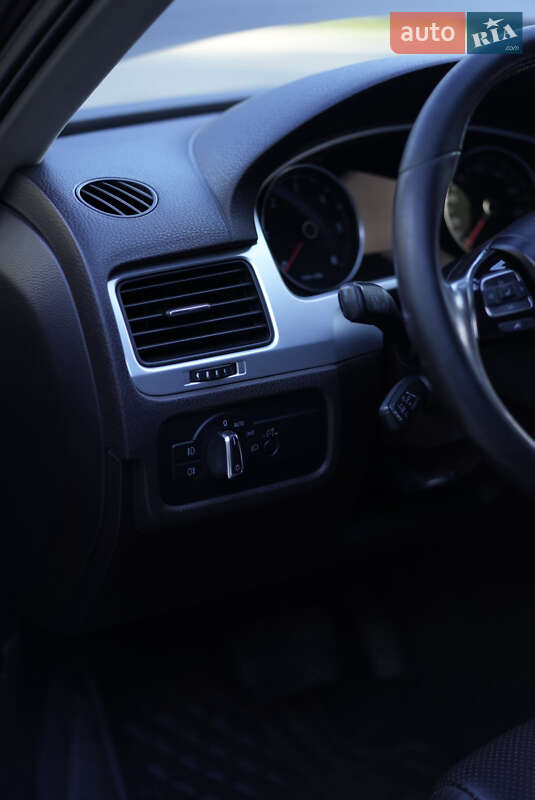 Внедорожник / Кроссовер Volkswagen Touareg 2010 в Сумах