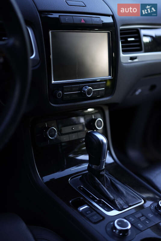 Внедорожник / Кроссовер Volkswagen Touareg 2010 в Сумах