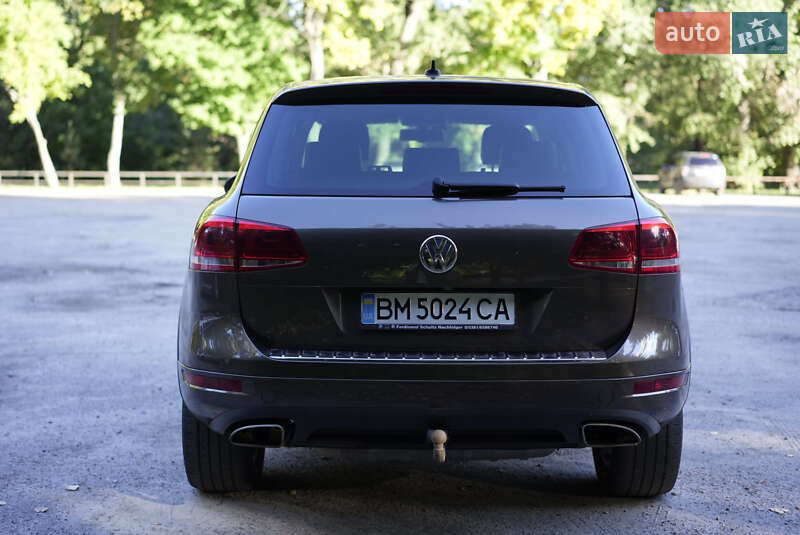 Внедорожник / Кроссовер Volkswagen Touareg 2010 в Сумах