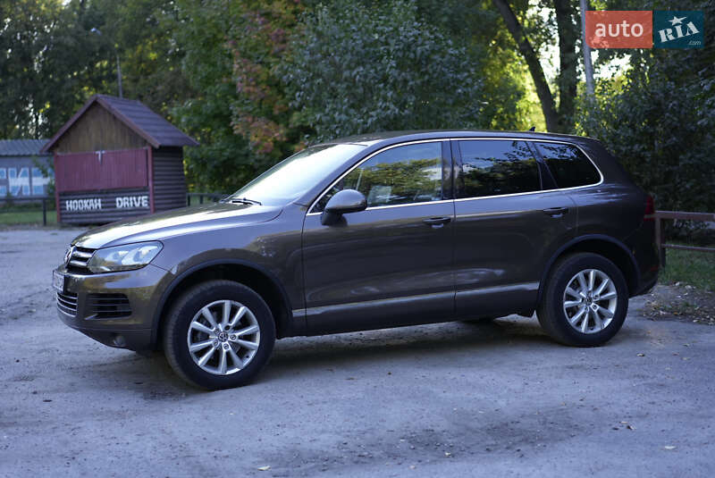 Внедорожник / Кроссовер Volkswagen Touareg 2010 в Сумах