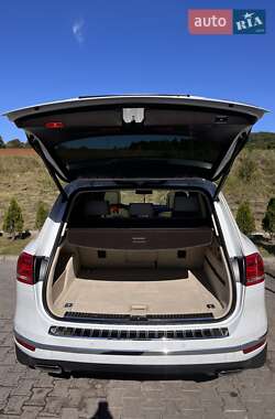 Внедорожник / Кроссовер Volkswagen Touareg 2016 в 