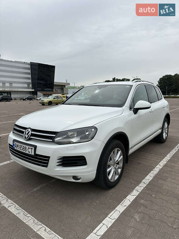 Внедорожник / Кроссовер Volkswagen Touareg 2012 в Житомире