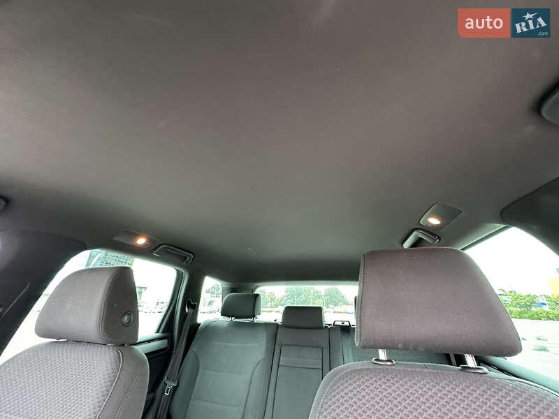 Внедорожник / Кроссовер Volkswagen Touareg 2012 в Житомире