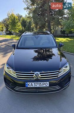 Внедорожник / Кроссовер Volkswagen Touareg 2015 в Киеве