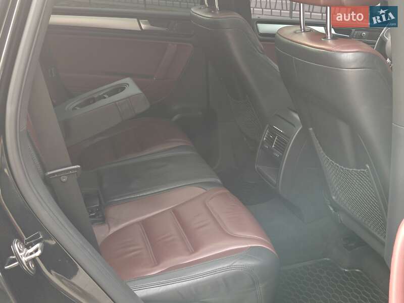 Внедорожник / Кроссовер Volkswagen Touareg 2010 в Харькове