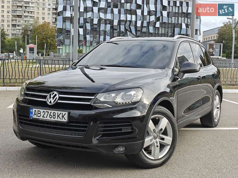 Внедорожник / Кроссовер Volkswagen Touareg 2010 в Харькове