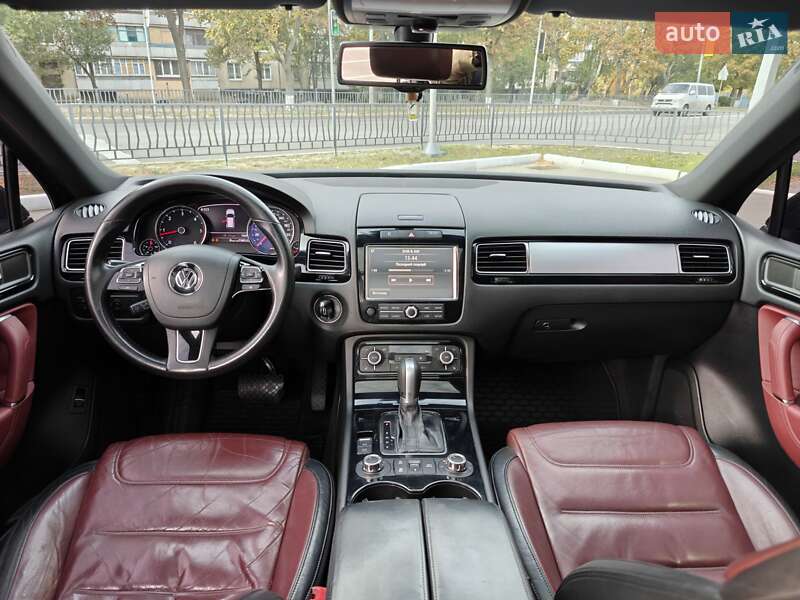 Внедорожник / Кроссовер Volkswagen Touareg 2010 в Харькове