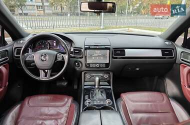 Внедорожник / Кроссовер Volkswagen Touareg 2010 в 