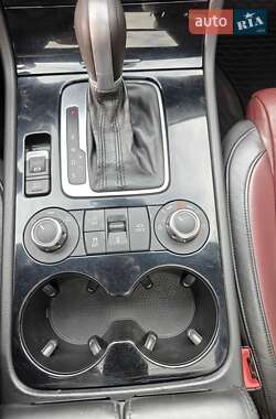 Внедорожник / Кроссовер Volkswagen Touareg 2010 в 