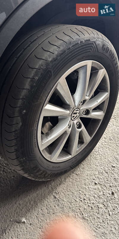 Позашляховик / Кросовер Volkswagen Touareg 2012 в Києві фото 17 Позашляховик / Кросовер Volkswagen Touareg 2012 в Києві