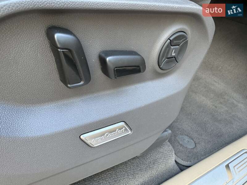 Внедорожник / Кроссовер Volkswagen Touareg 2022 в 