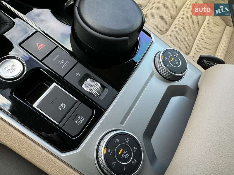 Внедорожник / Кроссовер Volkswagen Touareg 2022 в Киеве