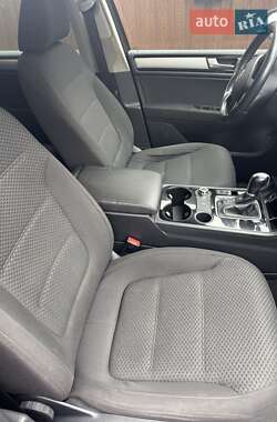 Внедорожник / Кроссовер Volkswagen Touareg 2013 в 