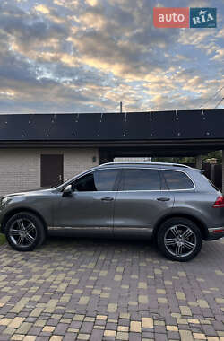Внедорожник / Кроссовер Volkswagen Touareg 2015 в 