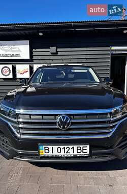 Позашляховик / Кросовер Volkswagen Touareg 2021 в Полтаві
