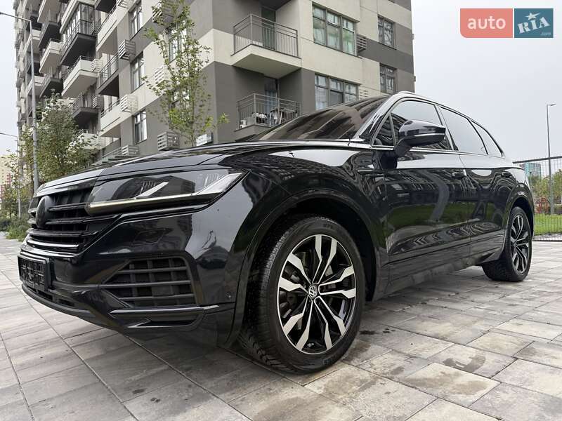 Внедорожник / Кроссовер Volkswagen Touareg 2021 в Киеве
