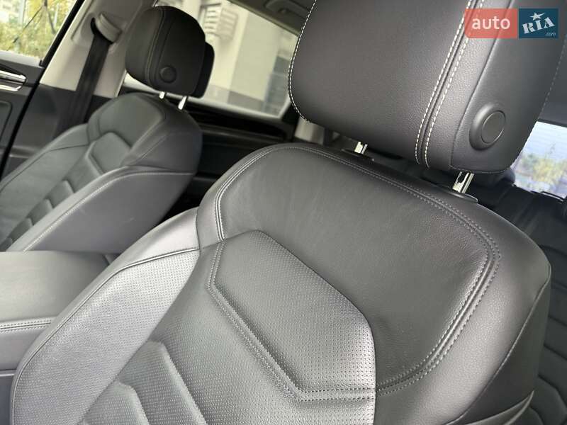 Внедорожник / Кроссовер Volkswagen Touareg 2021 в Киеве