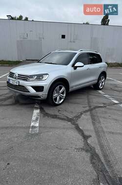 Позашляховик / Кросовер Volkswagen Touareg 2010 в Полтаві