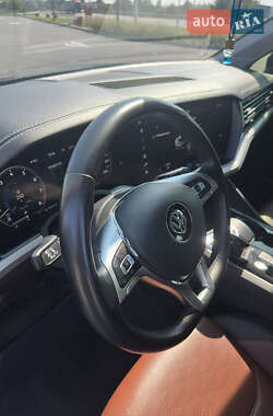 Позашляховик / Кросовер Volkswagen Touareg 2018 в 