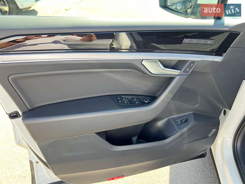 Внедорожник / Кроссовер Volkswagen Touareg 2020 в Чернигове