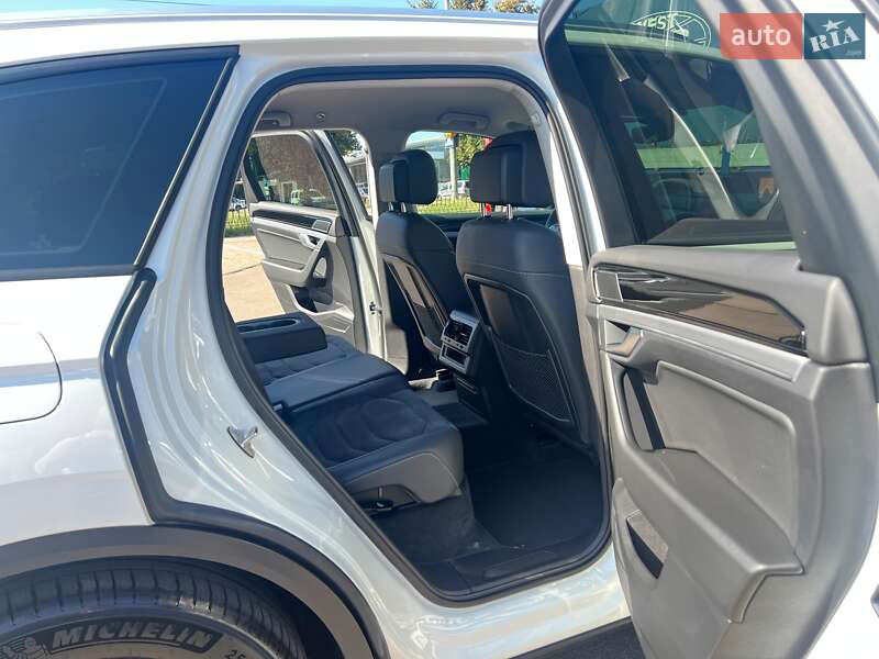 Внедорожник / Кроссовер Volkswagen Touareg 2020 в Чернигове