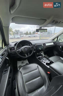 Внедорожник / Кроссовер Volkswagen Touareg 2012 в 
