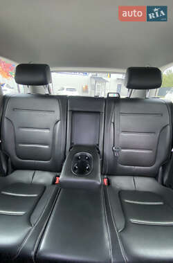 Внедорожник / Кроссовер Volkswagen Touareg 2012 в 