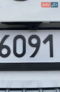 Внедорожник / Кроссовер Volkswagen Touareg 2012 в 