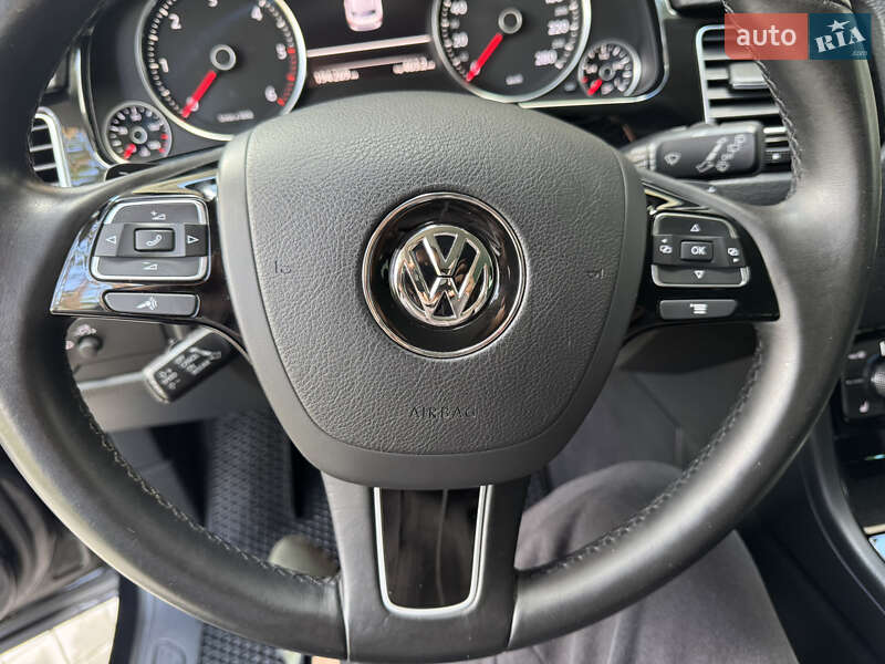 Внедорожник / Кроссовер Volkswagen Touareg 2015 в Киеве фото 47 Внедорожник / Кроссовер Volkswagen Touareg 2015 в Киеве