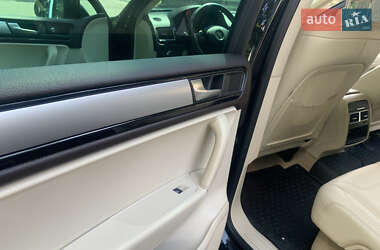 Внедорожник / Кроссовер Volkswagen Touareg 2012 в 