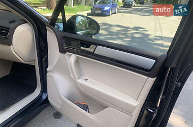 Внедорожник / Кроссовер Volkswagen Touareg 2012 в 