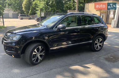 Внедорожник / Кроссовер Volkswagen Touareg 2012 в 