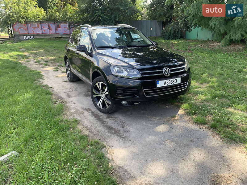 Внедорожник / Кроссовер Volkswagen Touareg 2012 в Киеве