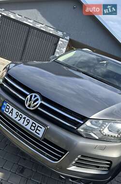 Внедорожник / Кроссовер Volkswagen Touareg 2011 в 