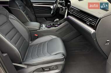 Позашляховик / Кросовер Volkswagen Touareg 2023 в  фото 116 Позашляховик / Кросовер Volkswagen Touareg 2023 в