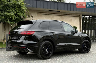 Внедорожник / Кроссовер Volkswagen Touareg 2022 в 