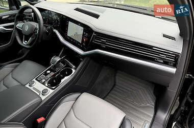 Внедорожник / Кроссовер Volkswagen Touareg 2022 в 