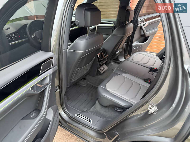Внедорожник / Кроссовер Volkswagen Touareg 2023 в Киеве